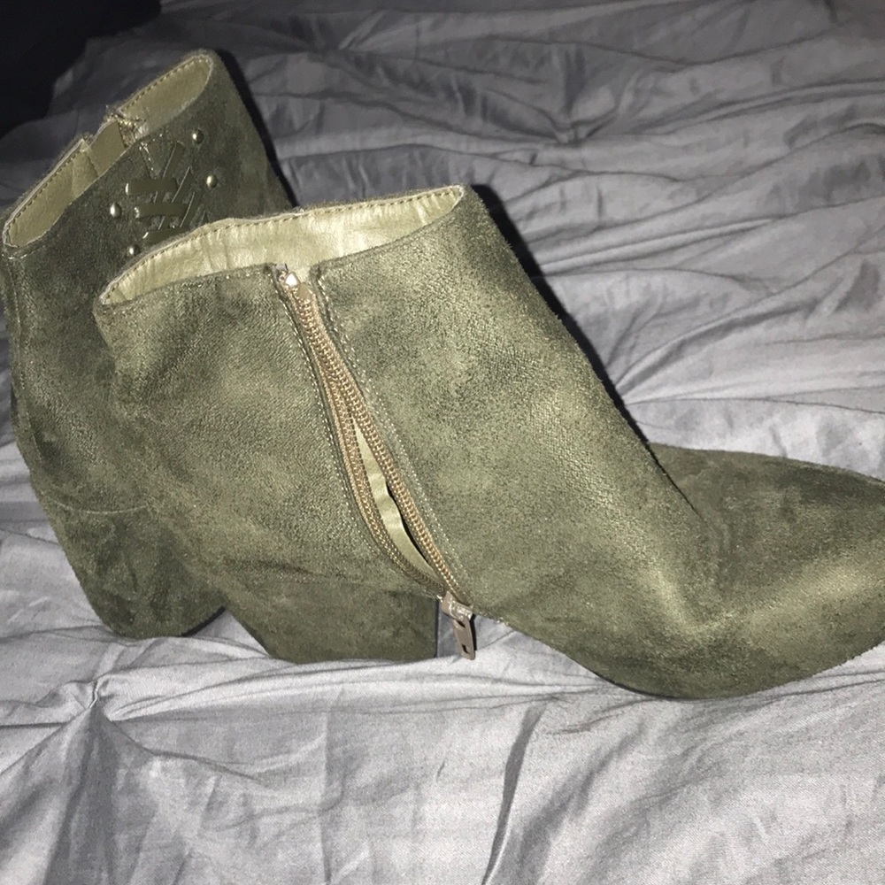 Shoes - Picture 3 of 3